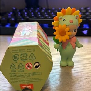 Sonny Angel Flower Gift Series - Sunflower Lion Mint Green